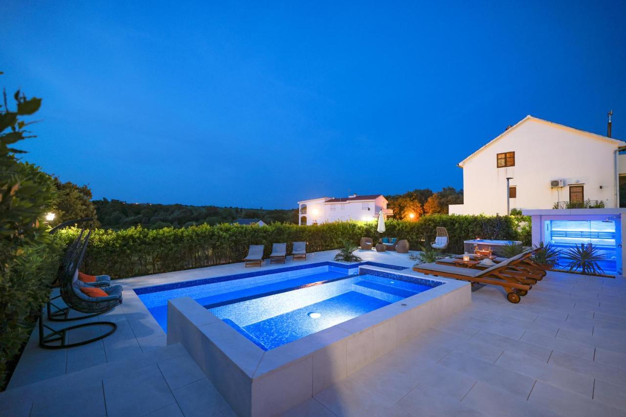 Villa Pino With Pool, Sauna & Jacuzzi Petrcane Exteriör bild